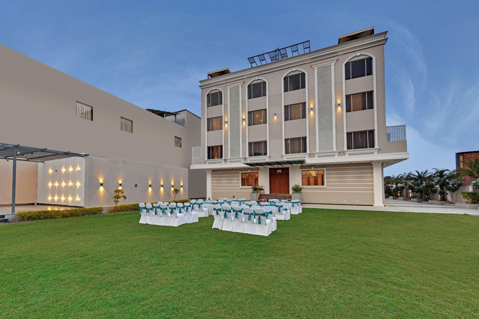 Click Collection Grand Gateway Varanasi Exterior foto