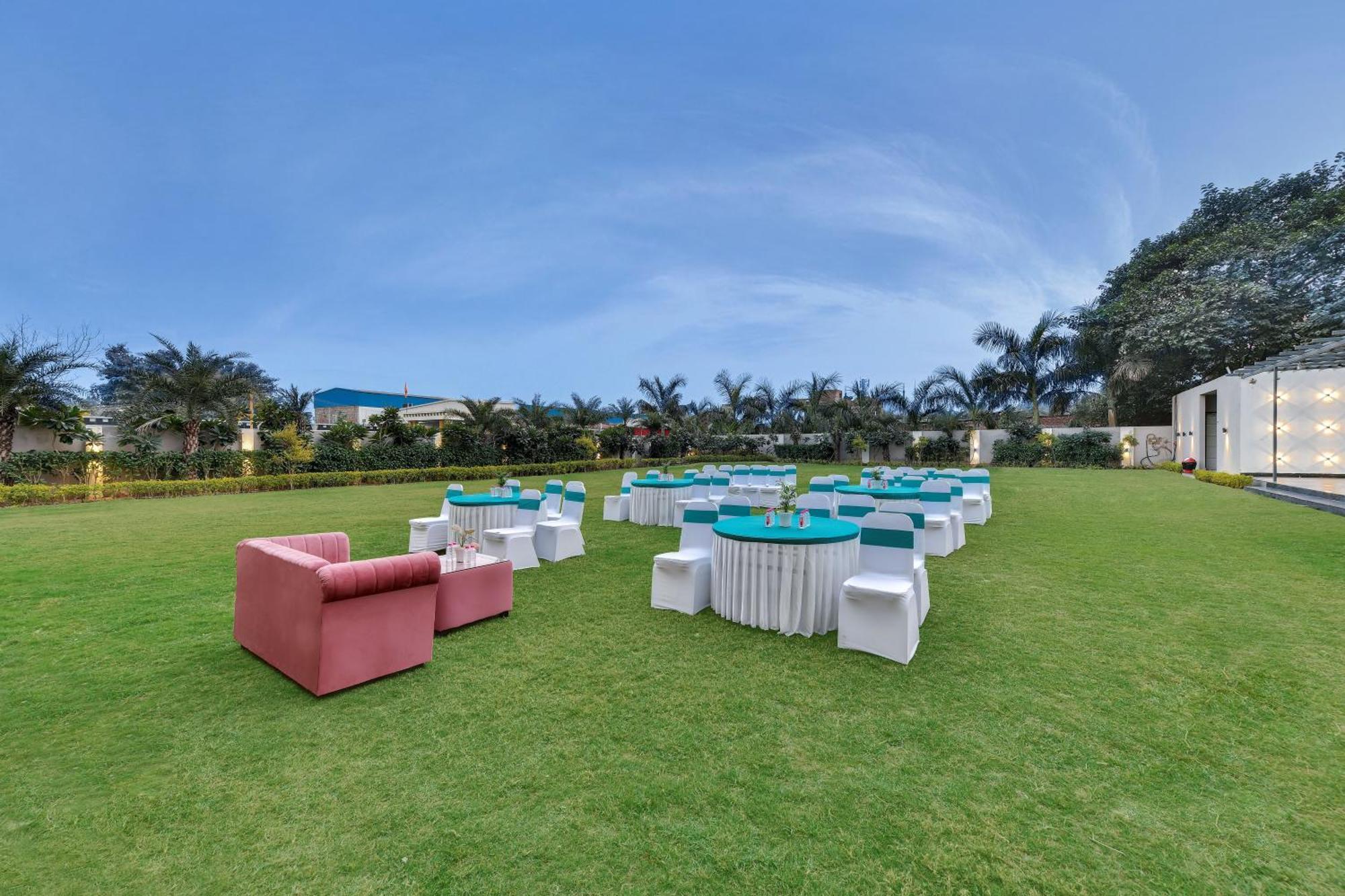 Click Collection Grand Gateway Varanasi Exterior foto