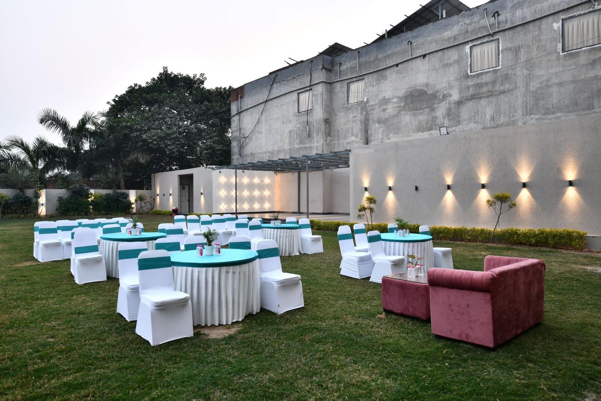 Click Collection Grand Gateway Varanasi Exterior foto