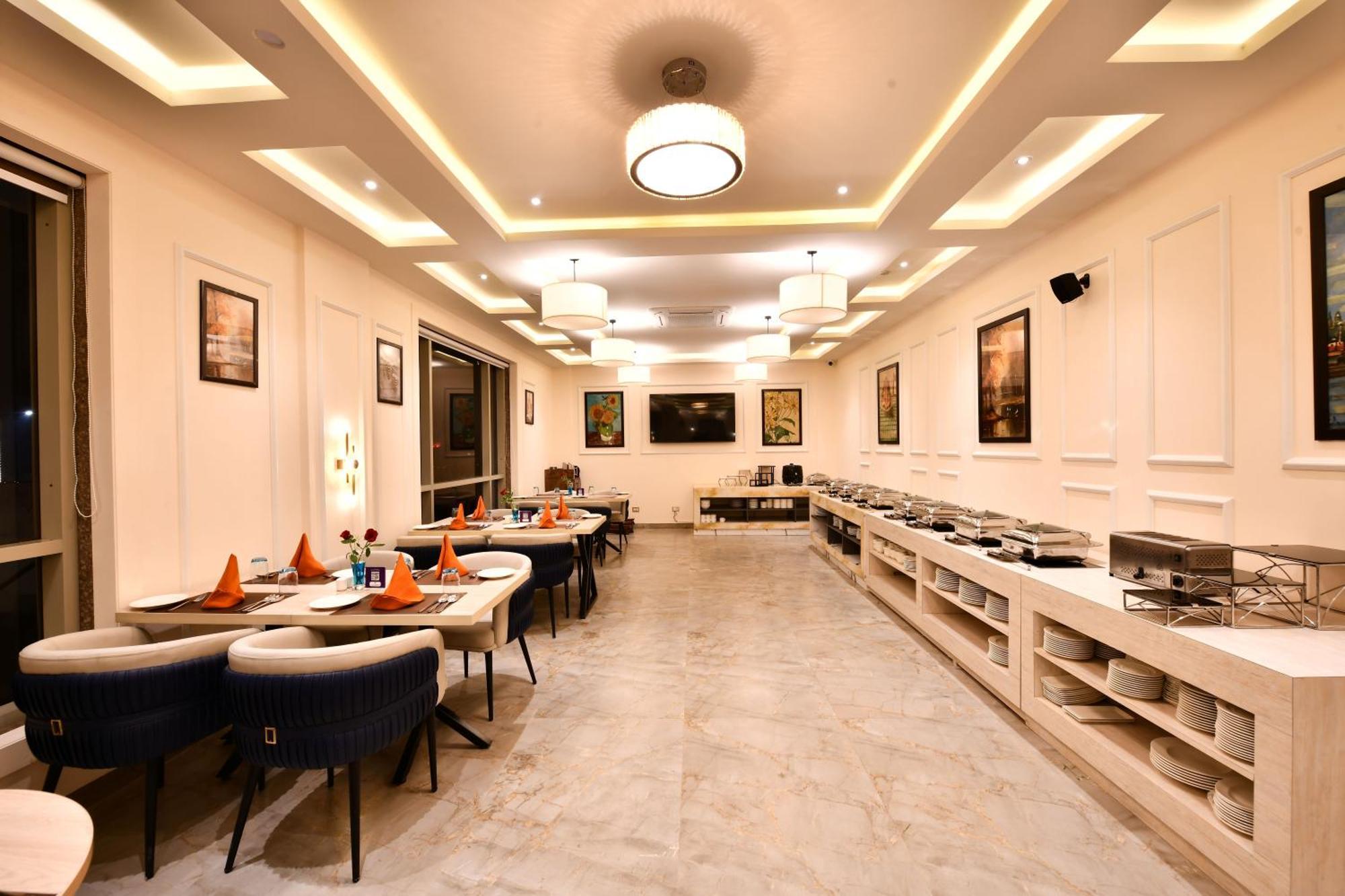 Click Collection Grand Gateway Varanasi Exterior foto